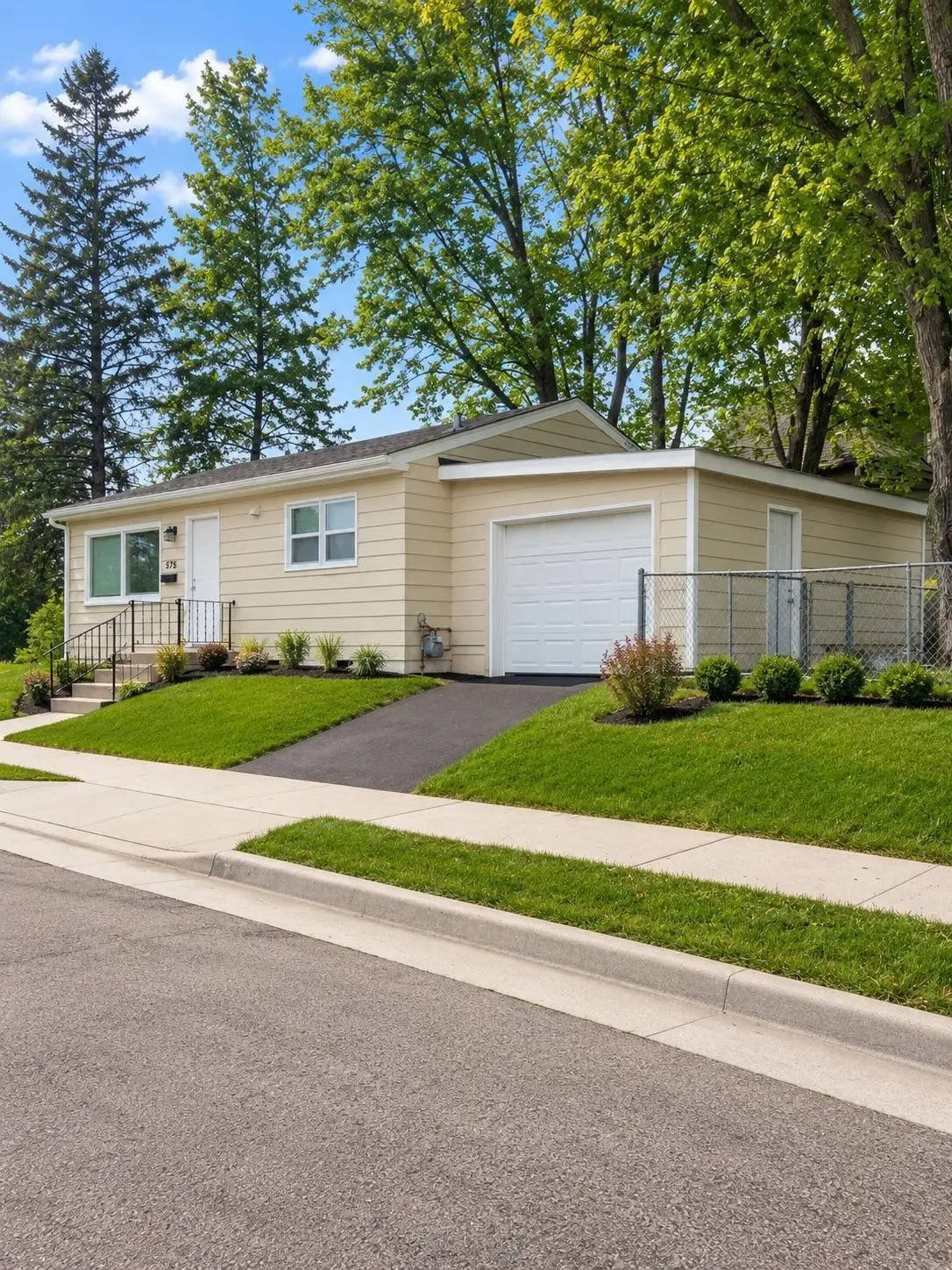 575 Nebraska Avenue E, Saint Paul, MN 55130 - #1