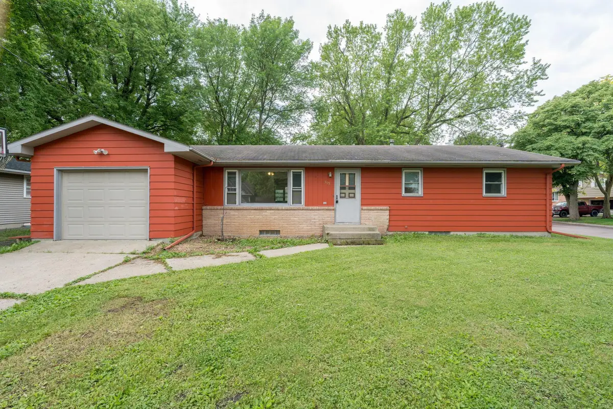 395 W Minnesota Street, Le Center, MN 56057 - #1