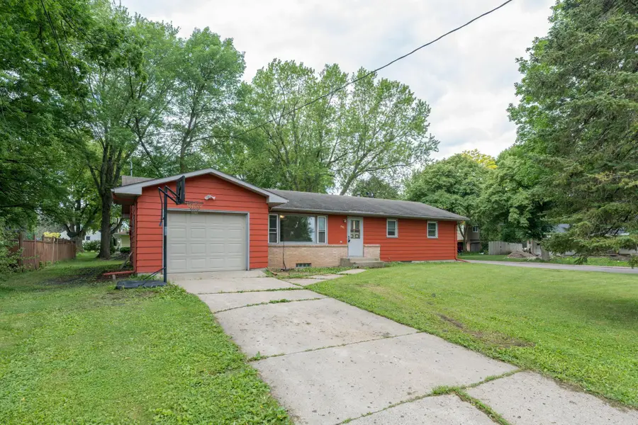 395 W Minnesota Street, Le Center, MN 56057 - #2