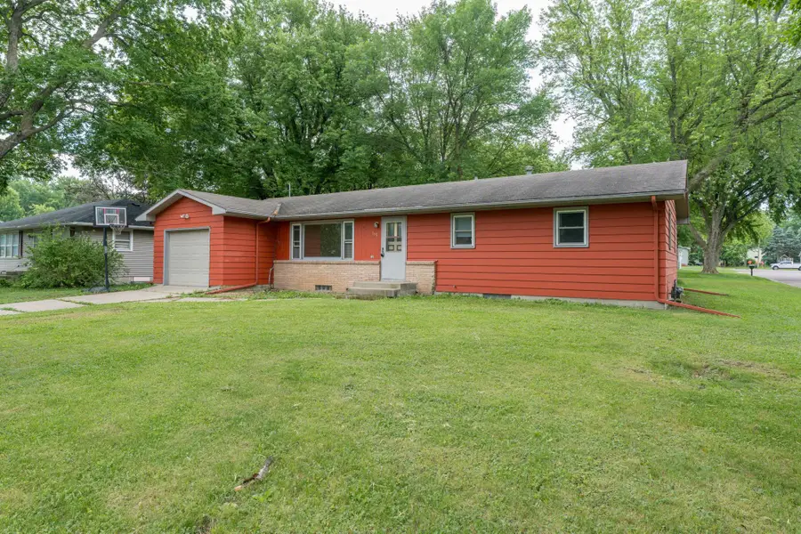 395 W Minnesota Street, Le Center, MN 56057 - #3