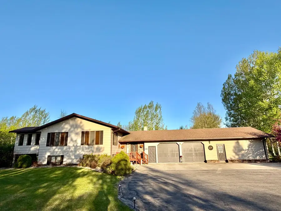 101 17th Avenue Ne, Roseau, MN 56751 - #2