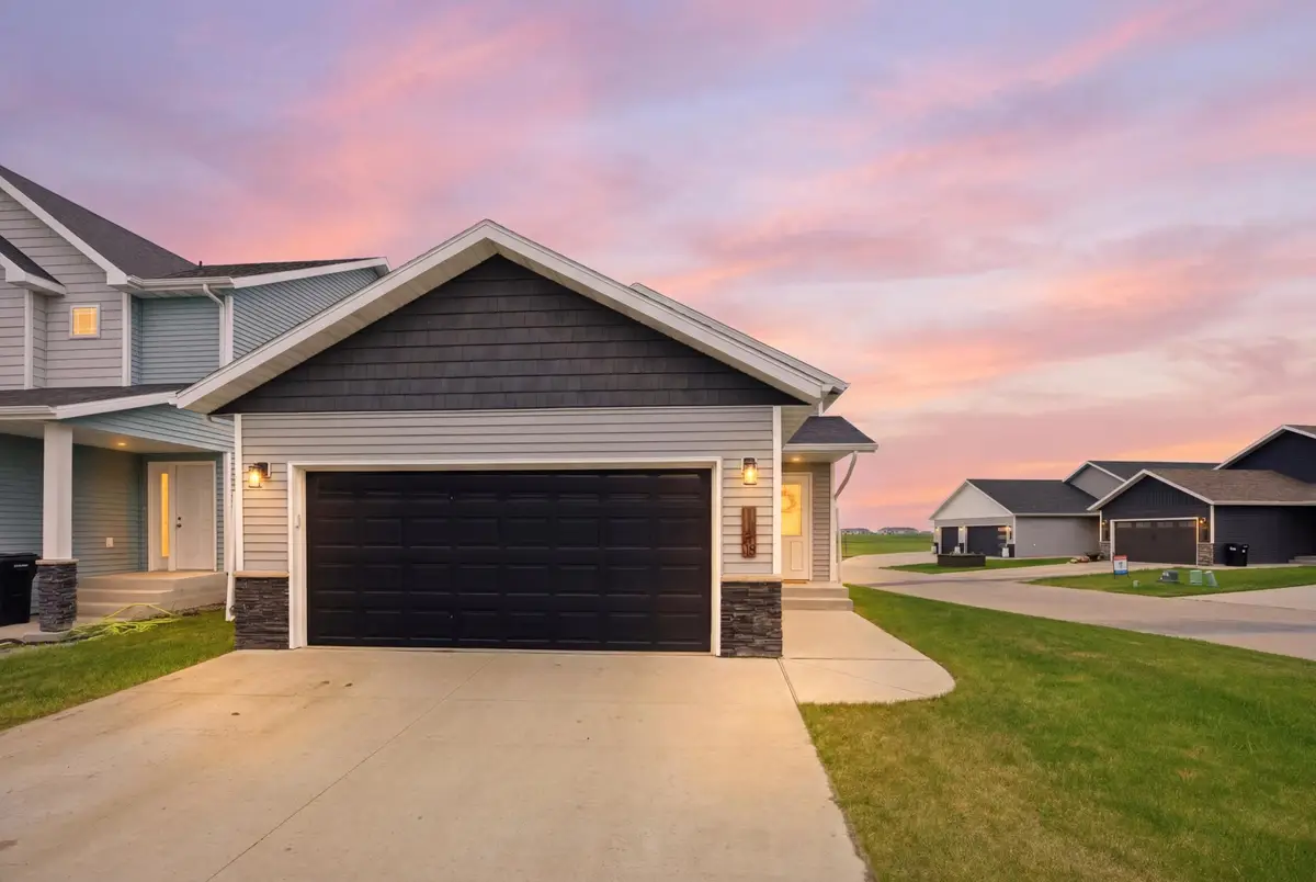 1138 Highland Lane W, West Fargo, ND 58078 - #1