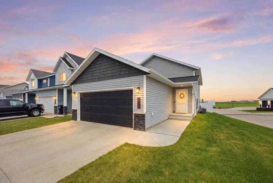 1138 Highland Lane W, West Fargo, ND 58078 - #2