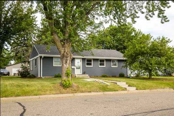 417 6th Avenue Ne, Osseo, MN 55369