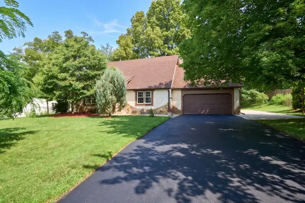 8104 Dakota Lane, Chanhassen, MN 55317