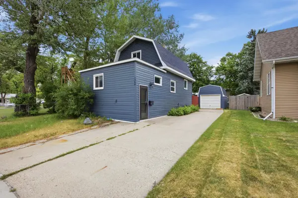 1306 18th Street S, Fargo, ND 58103