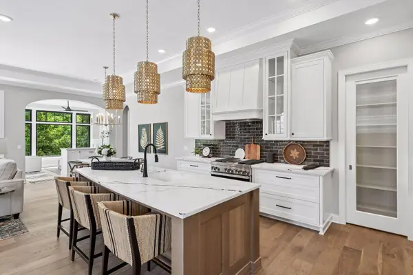 264 Wayzata Boulevard E, Wayzata, MN 55391