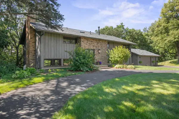 565 Lakota Lane, Chaska, MN 55318