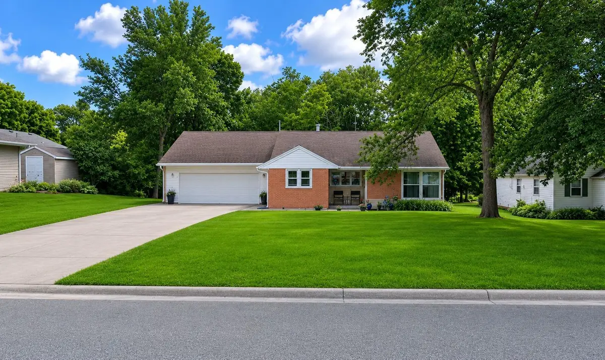 914 N Baird Avenue, Fergus Falls, MN 56537 - #1