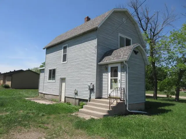 203 4th Street Sw, Hillsboro, ND 58045 - #3