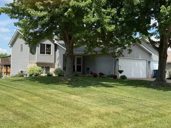 1831 73rd Street, Hugo, MN 55038