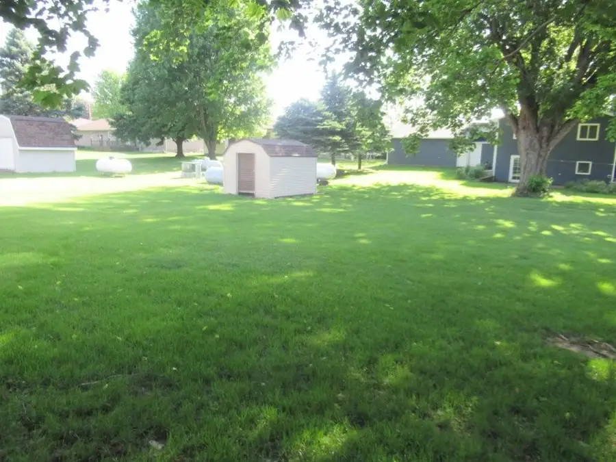 513 S Elizabeth Avenue, Hills, MN 56138 - #3