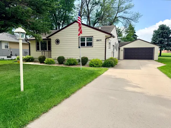 1801 S Shore Drive, Worthington, MN 56187