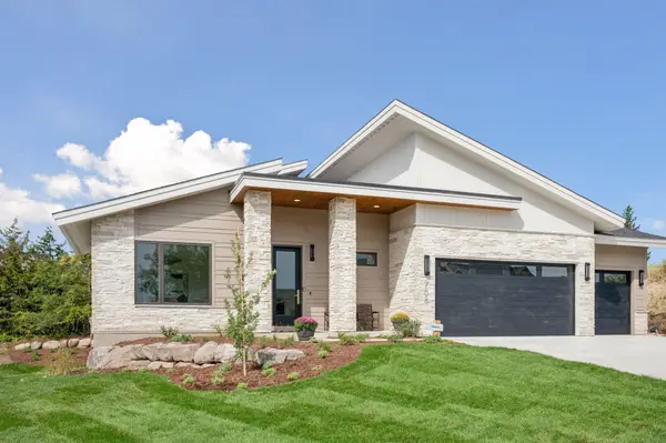 3767 Brookside Drive, Chaska, MN 55318