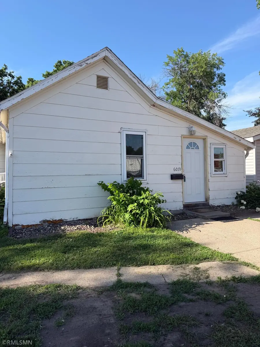 607 1st Avenue E, Shakopee, MN 55379 - #2