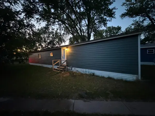 3328 90th Drive Ne, Blaine, MN 55449