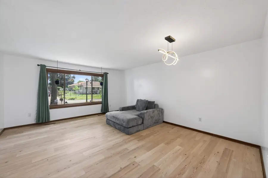 1631 Woodbridge Street, Saint Paul, MN 55117 - #3