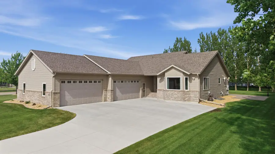 3653 N Sedona Court, West Fargo, ND 58078 - #2