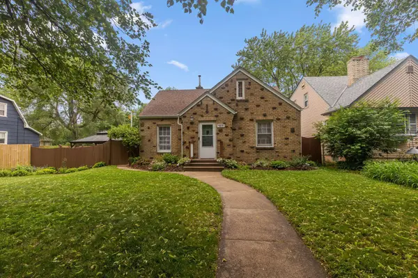 3915 Regent Avenue N, Robbinsdale, MN 55422