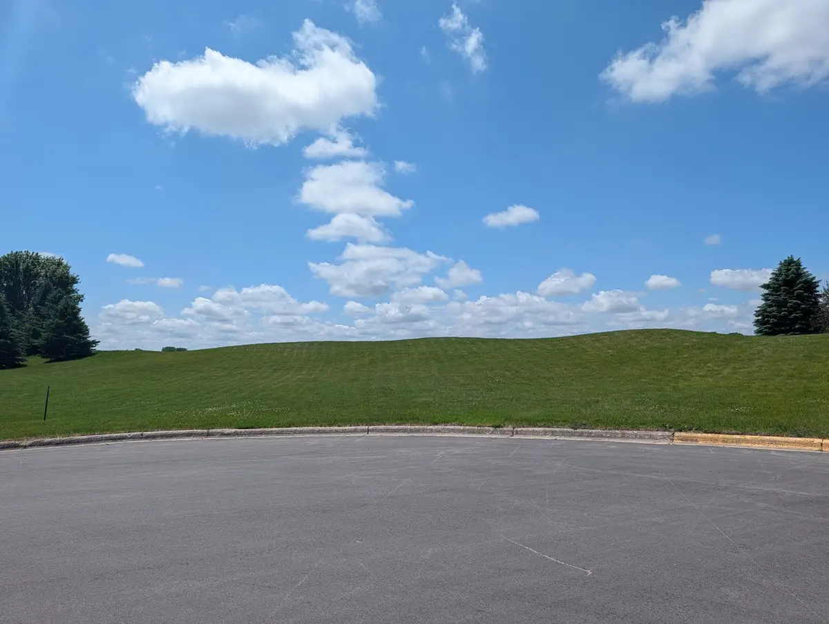 101 32nd Avenue Ne, Willmar, MN 56201 - #1