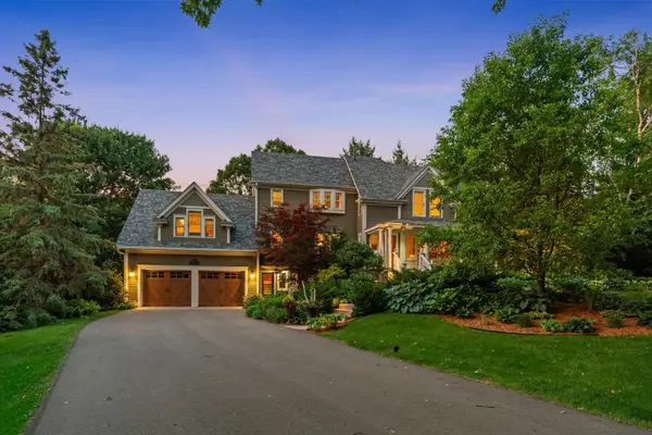 607 Ivy Falls Avenue, Mendota Heights, MN 55118