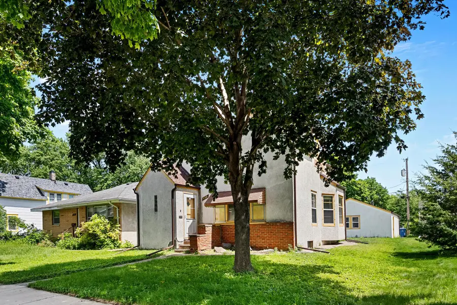 890 26th Avenue Se, Minneapolis, MN 55414 - #2