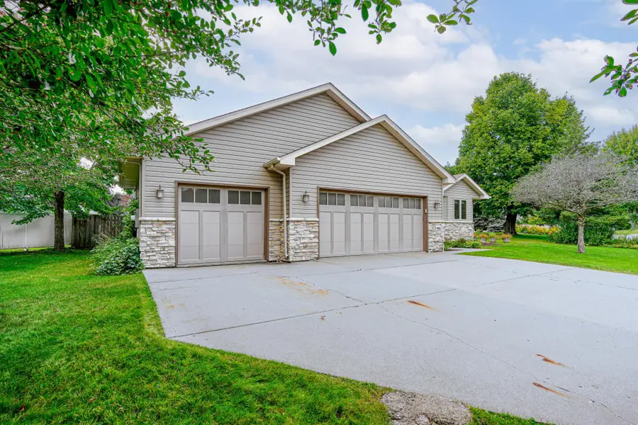 915 Ferndale Street S, Maplewood, MN 55119 - #2