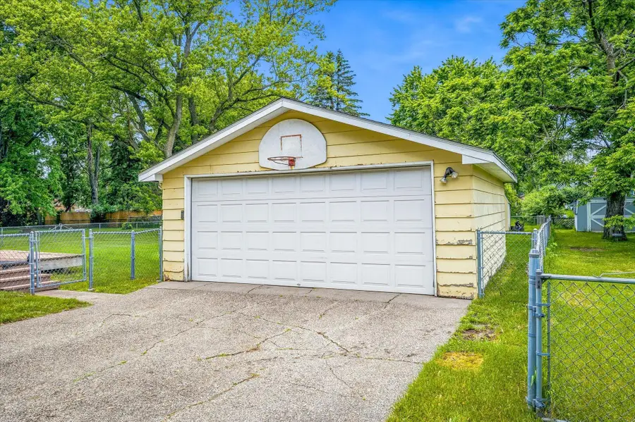 3687 Arcade Street N, Vadnais Heights, MN 55127 - #3