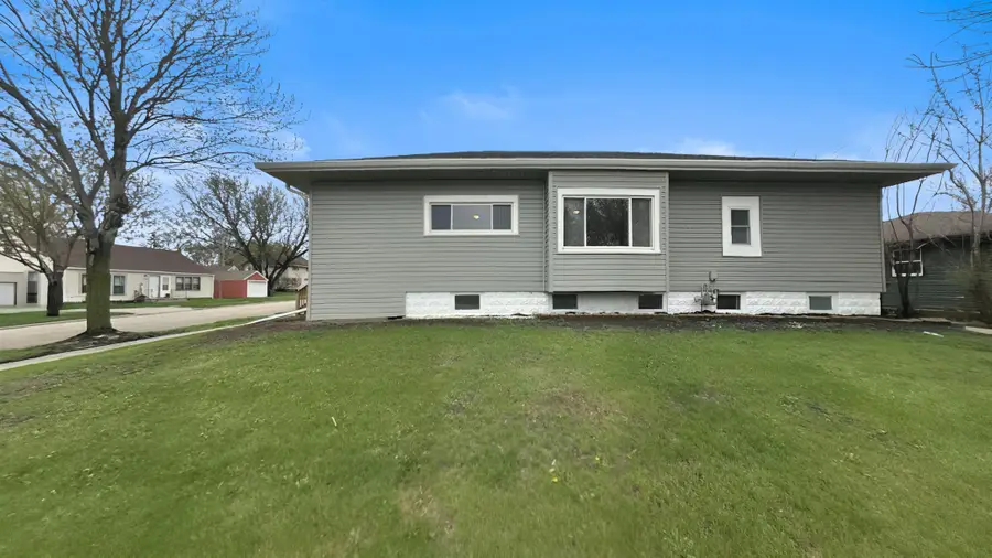 109 S Cottage Grove Avenue, Luverne, MN 56156 - #2