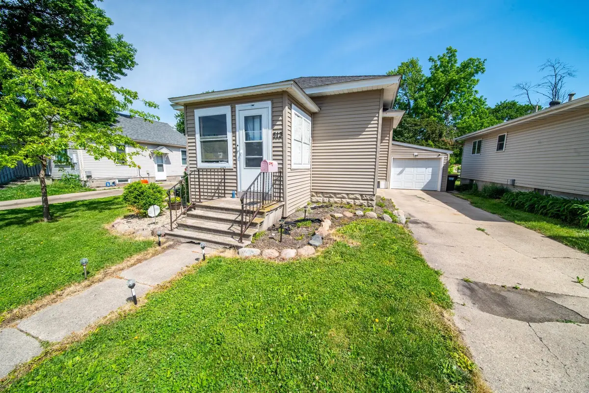 513 8th Ave Se, Waseca, MN 56093 - #1