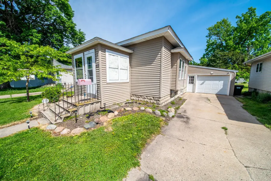 513 8th Ave Se, Waseca, MN 56093 - #3