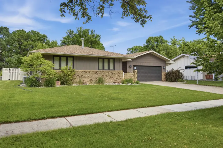 86 35th Avenue Ne, Fargo, ND 58102 - #3