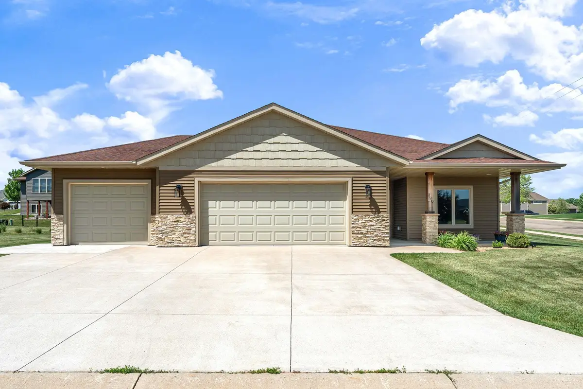 290 Acorn Place Ne, Owatonna, MN 55060 - #1