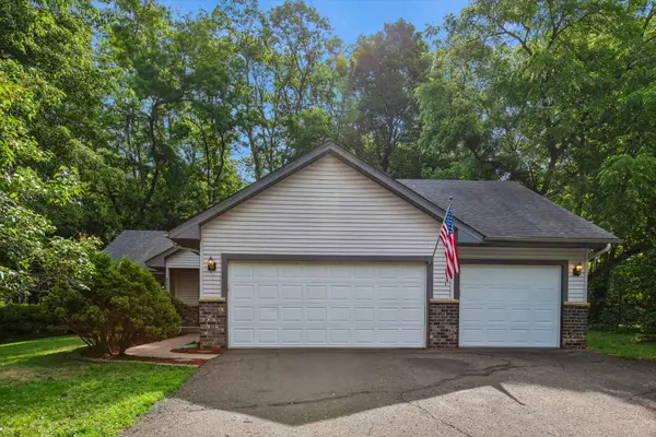 326 Warner Avenue N, Mahtomedi, MN 55115