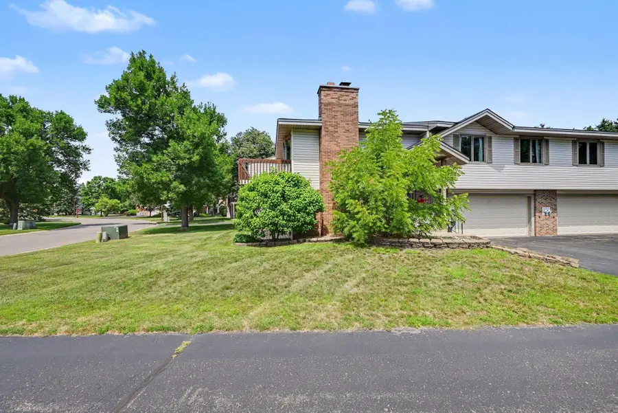 5654 Chatsworth Street N, Shoreview, MN 55126 - #3