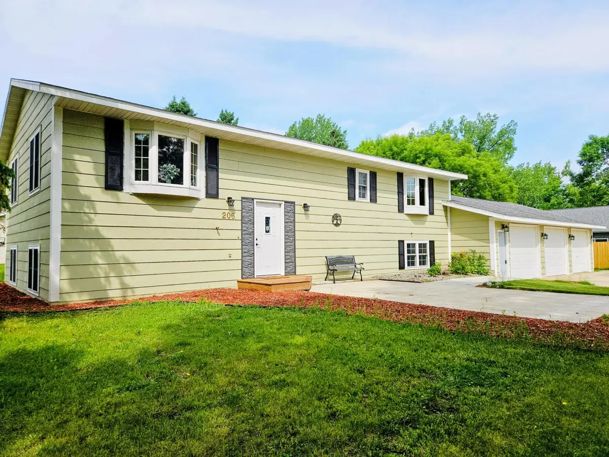 206 Pine Street Sw, New London, MN 56273 - #1