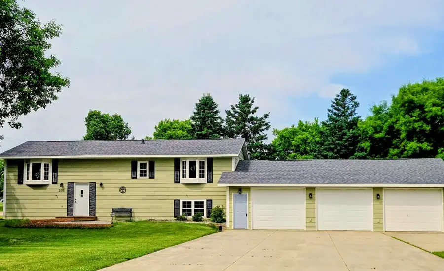 206 Pine Street Sw, New London, MN 56273 - #2