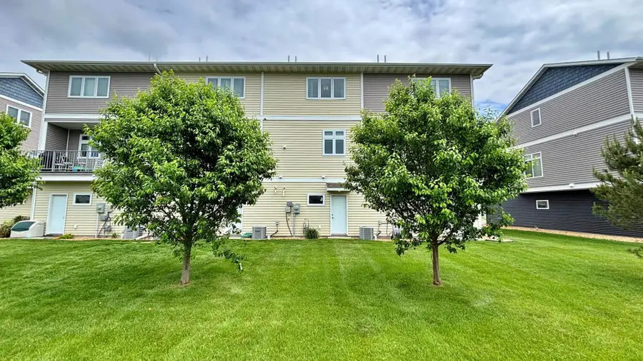 2157 Rolling Green Lane, North Mankato, MN 56003 - #3