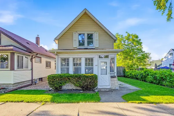857 Rose Avenue E, Saint Paul, MN 55106