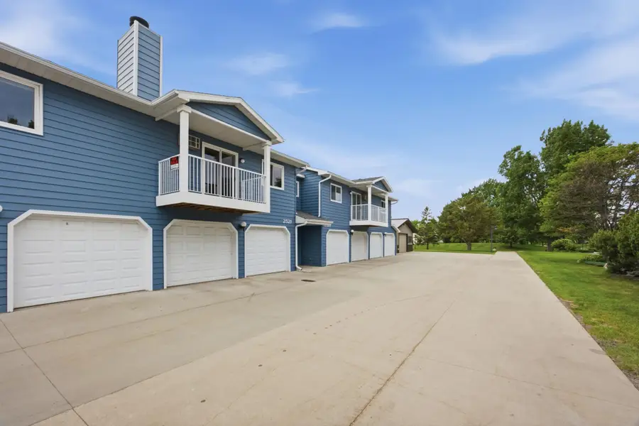 2521 25th Street S #F203, Fargo, ND 58103 - #2