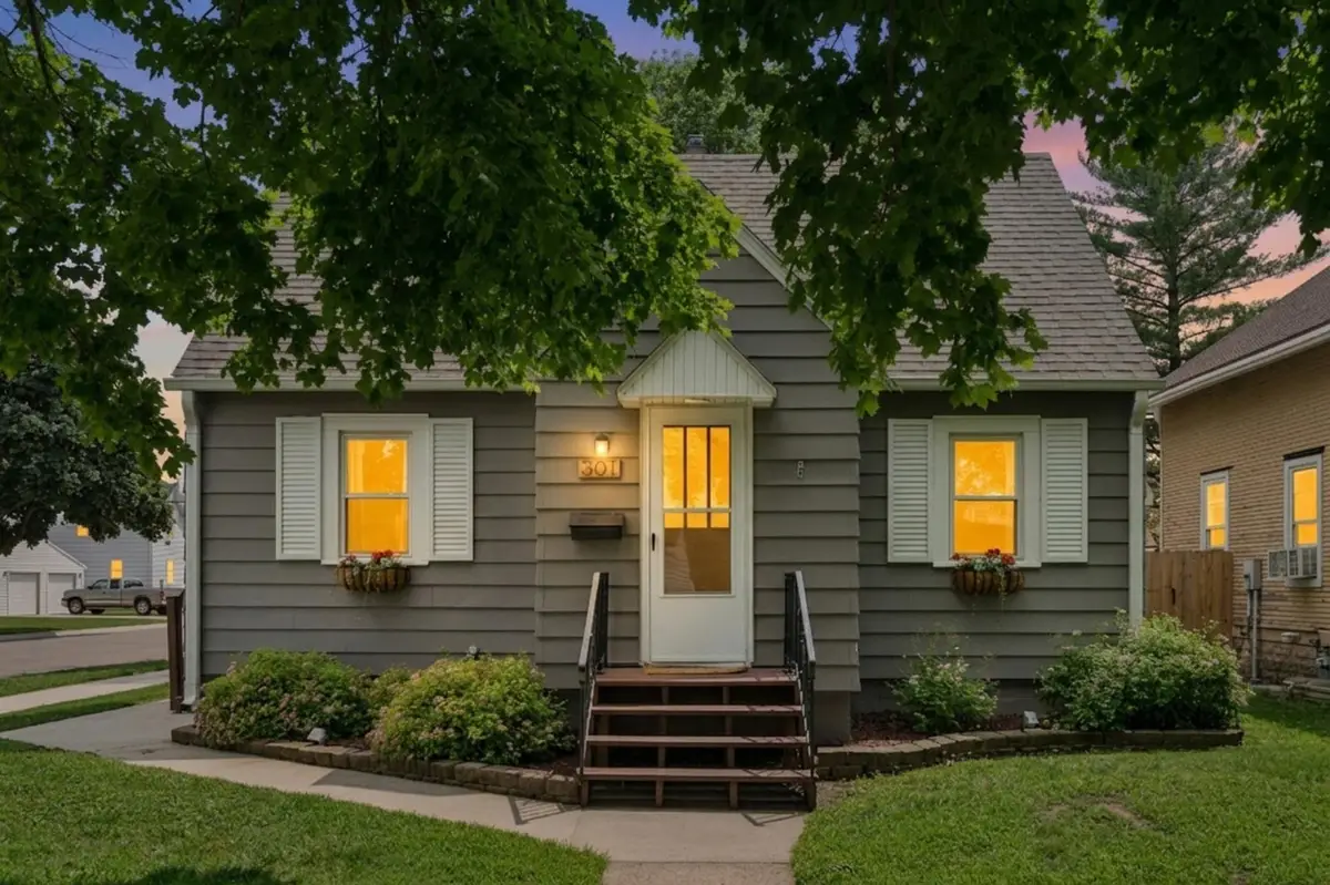 301 11th Avenue Sw, Austin, MN 55912 - #1