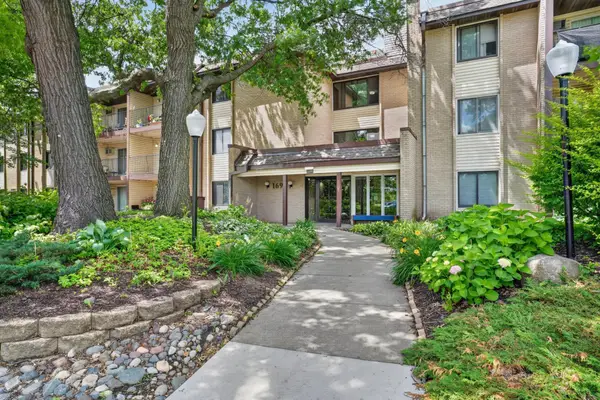 1690 Highway 36 W #320, Roseville, MN 55113