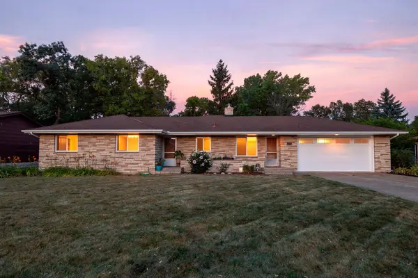 408 Woodland Drive, Burnsville, MN 55337