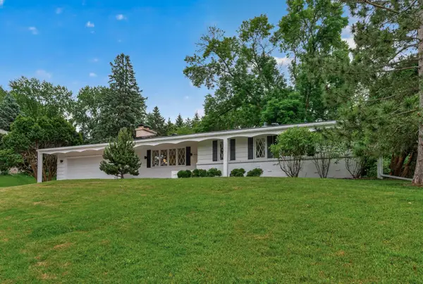 5249 W 92nd Street, Bloomington, MN 55437