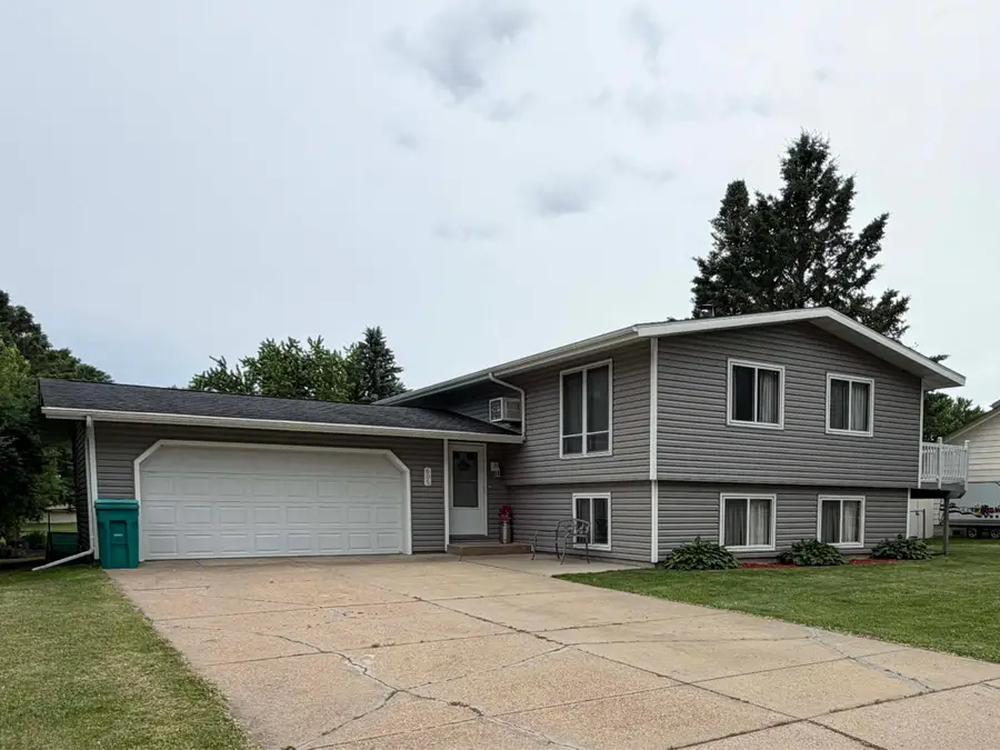 605 NW 10th Ave, Waseca, MN 56093 - #2