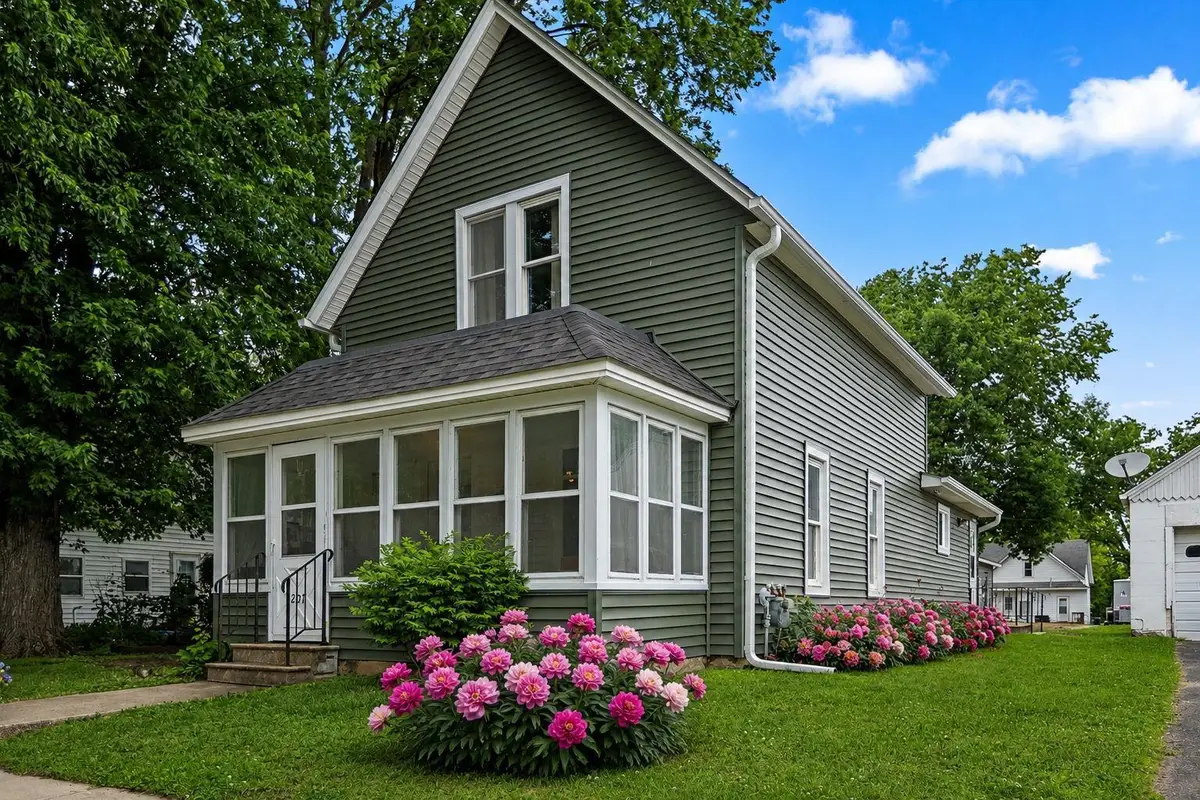 207 W Franklin Street, Morristown, MN 55052 - #1