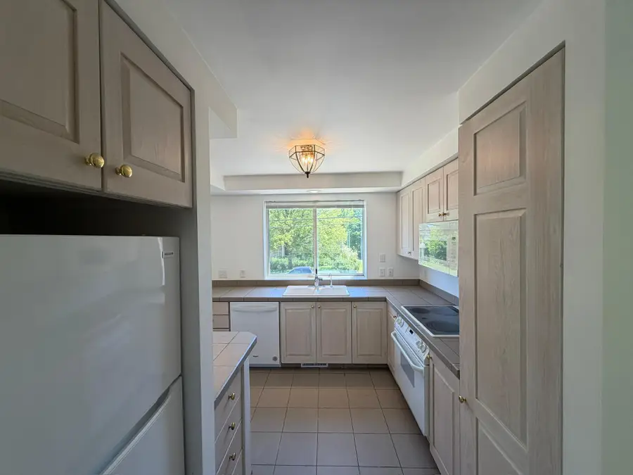 2339 Roselawn Avenue W, Roseville, MN 55113 - #3