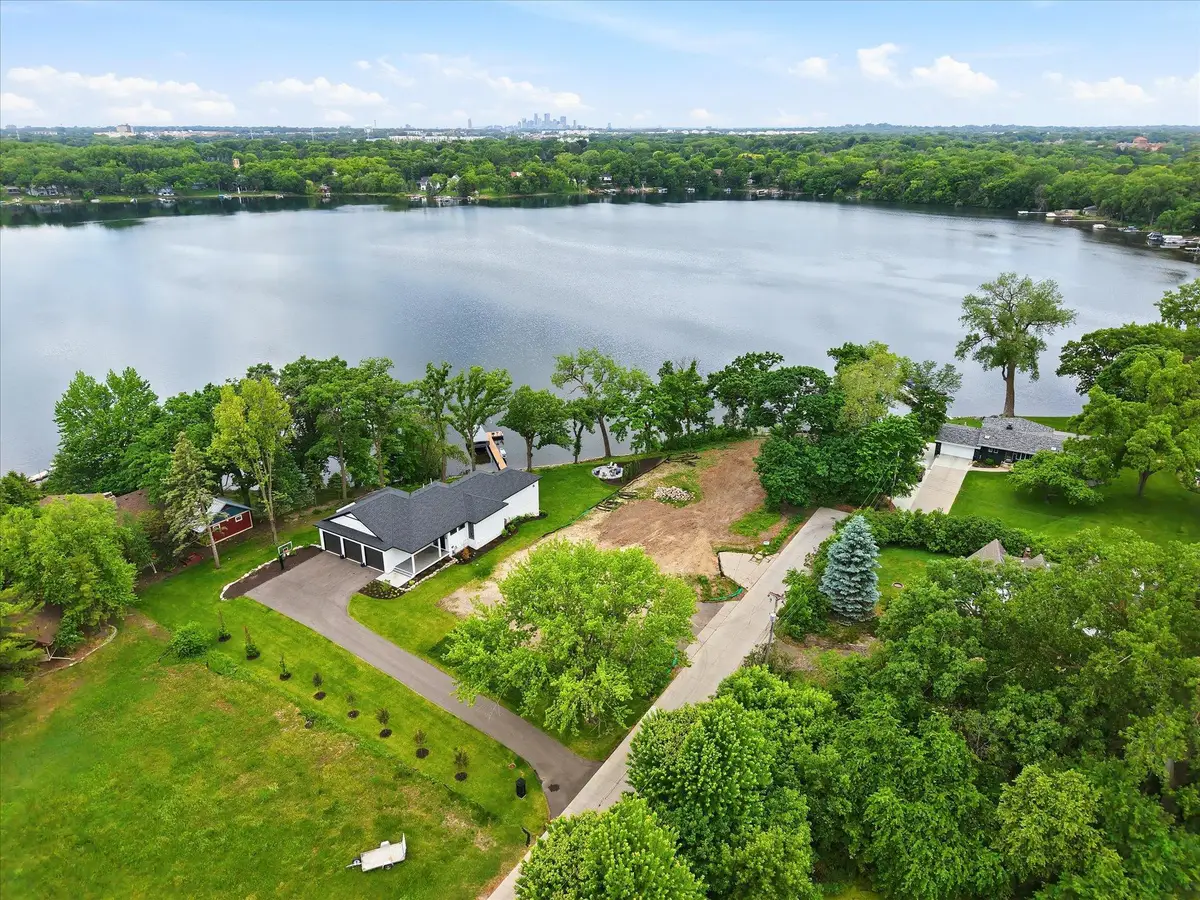 1184 Edgewater Avenue, Arden Hills, MN 55112 - #1