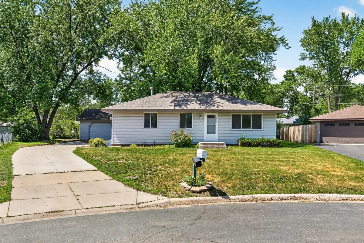 2901 114th Avenue Nw, Coon Rapids, MN 55433 - #1