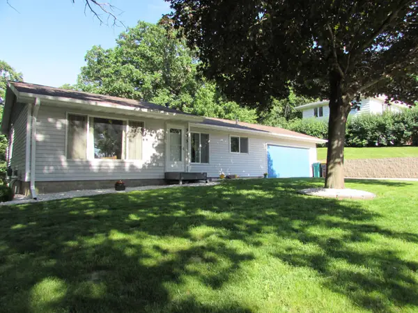 233 E Amber Lake Drive, Fairmont, MN 56031